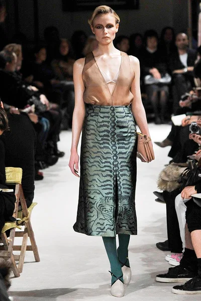 Look 28